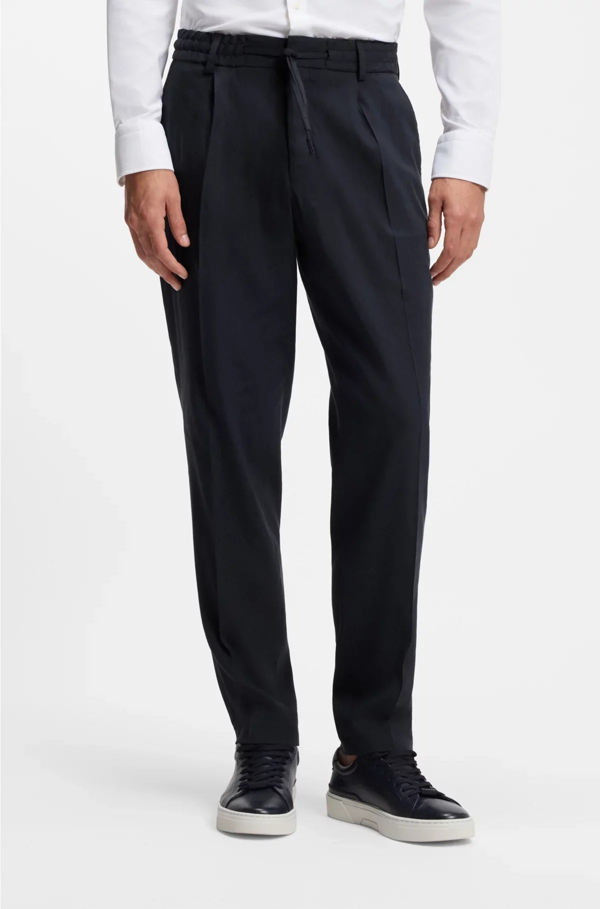 TAPERED-FIT MACHINE-WASHABLE TAILORED TROUSERS IN A LINEN BLEND