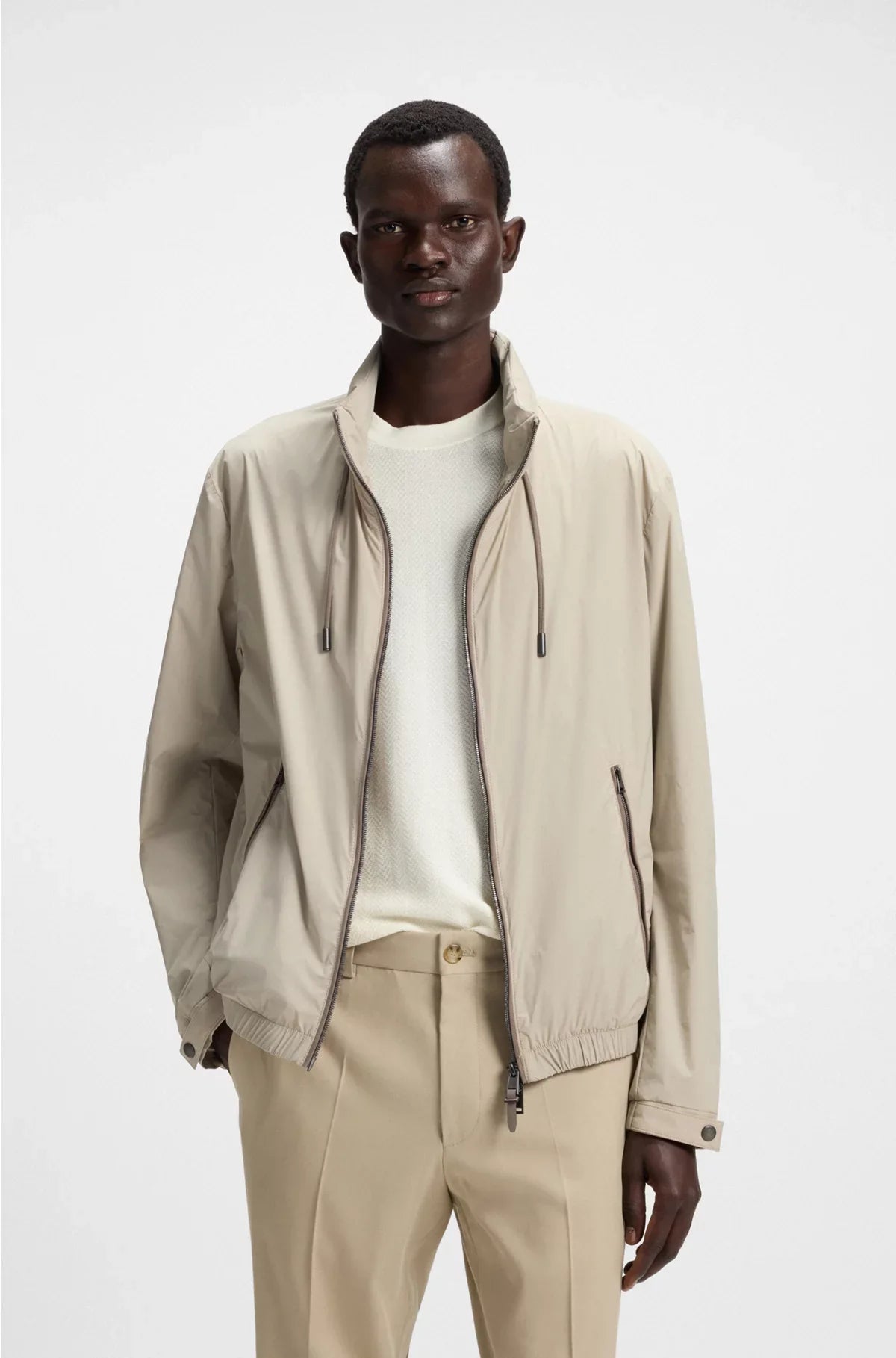 WATER-REPELLENT WINDBREAKER WITH PACKABLE HOOD