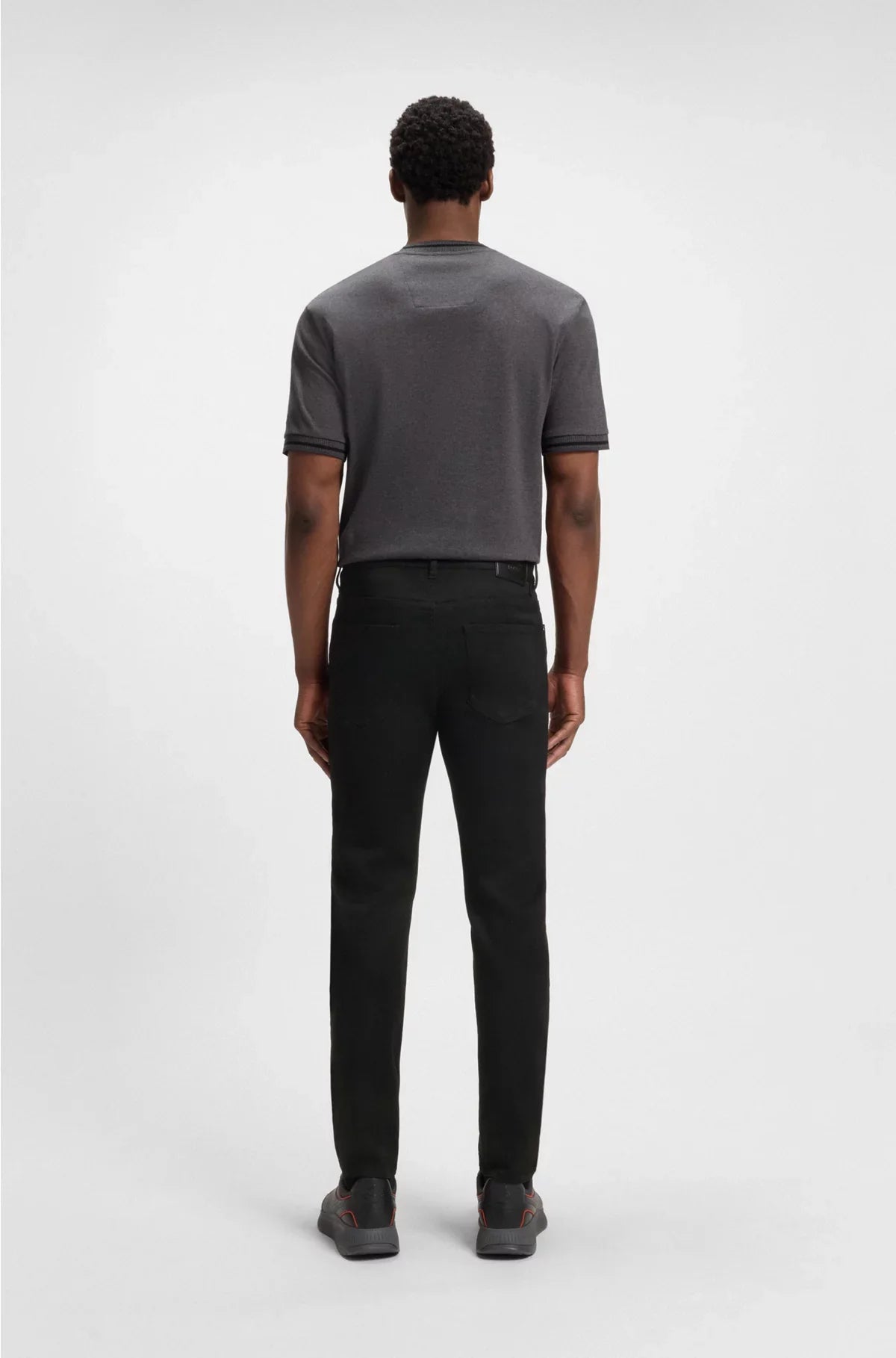 TAPERED-FIT JEANS IN BLACK STRETCH DENIM